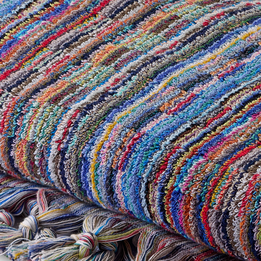 Detailaufnahme Badetuch Kas aus 100 % Baumwolle mit buntem Strukturstreifenmuster, 180 × 100 cm