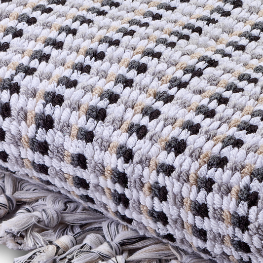 Detailaufnahme Badetuch Pasa aus 100 % Baumwolle mit grau-weißem Waffelmuster, 180 × 100 cm