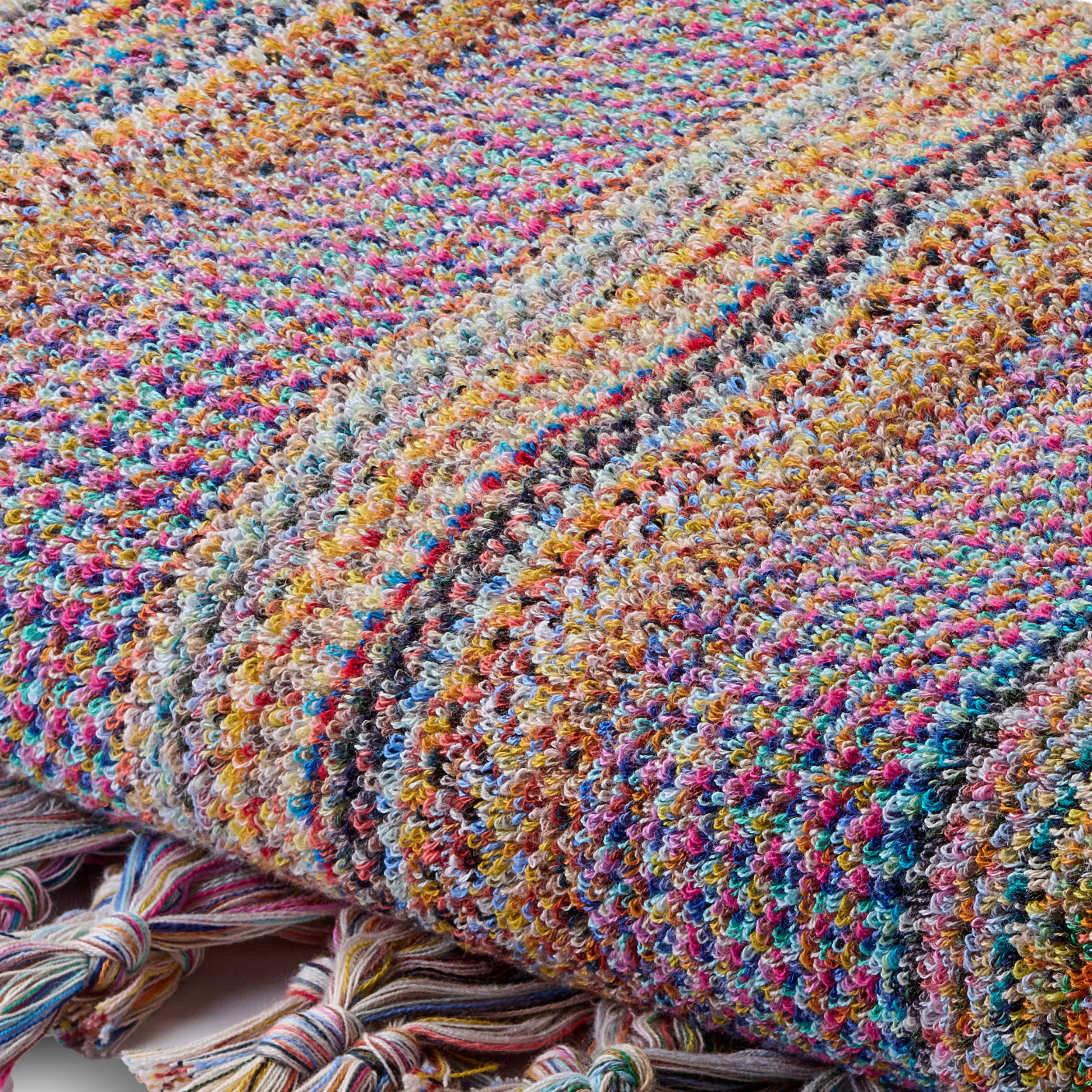 Detailaufnahme Badetuch Yaz aus 100 % Baumwolle in Pastell mit mehrfarbigem Streifenmuster, 180 × 100 cm