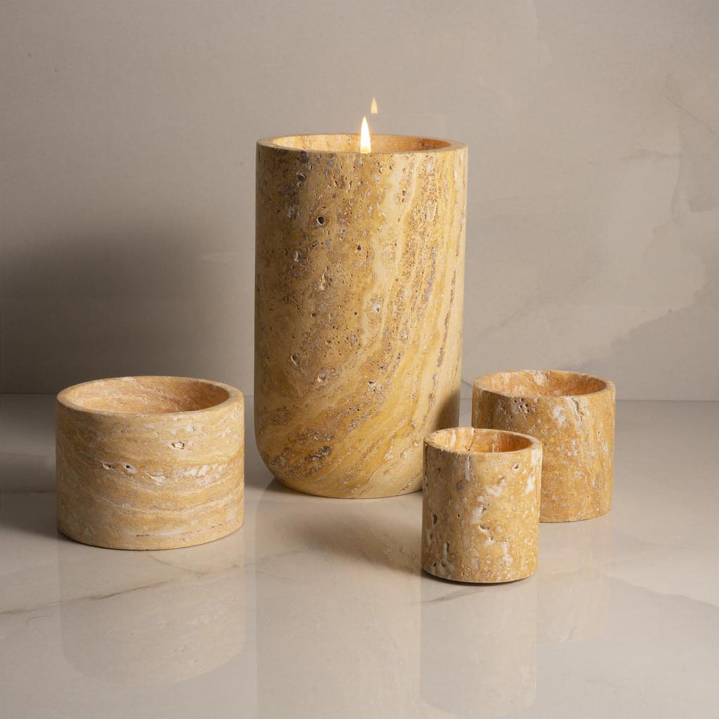 Weinbehälter aus 100 % Travertin in Antique Gold als dekoratives Wohnaccessoire mit weiteren Travertin-Produkten