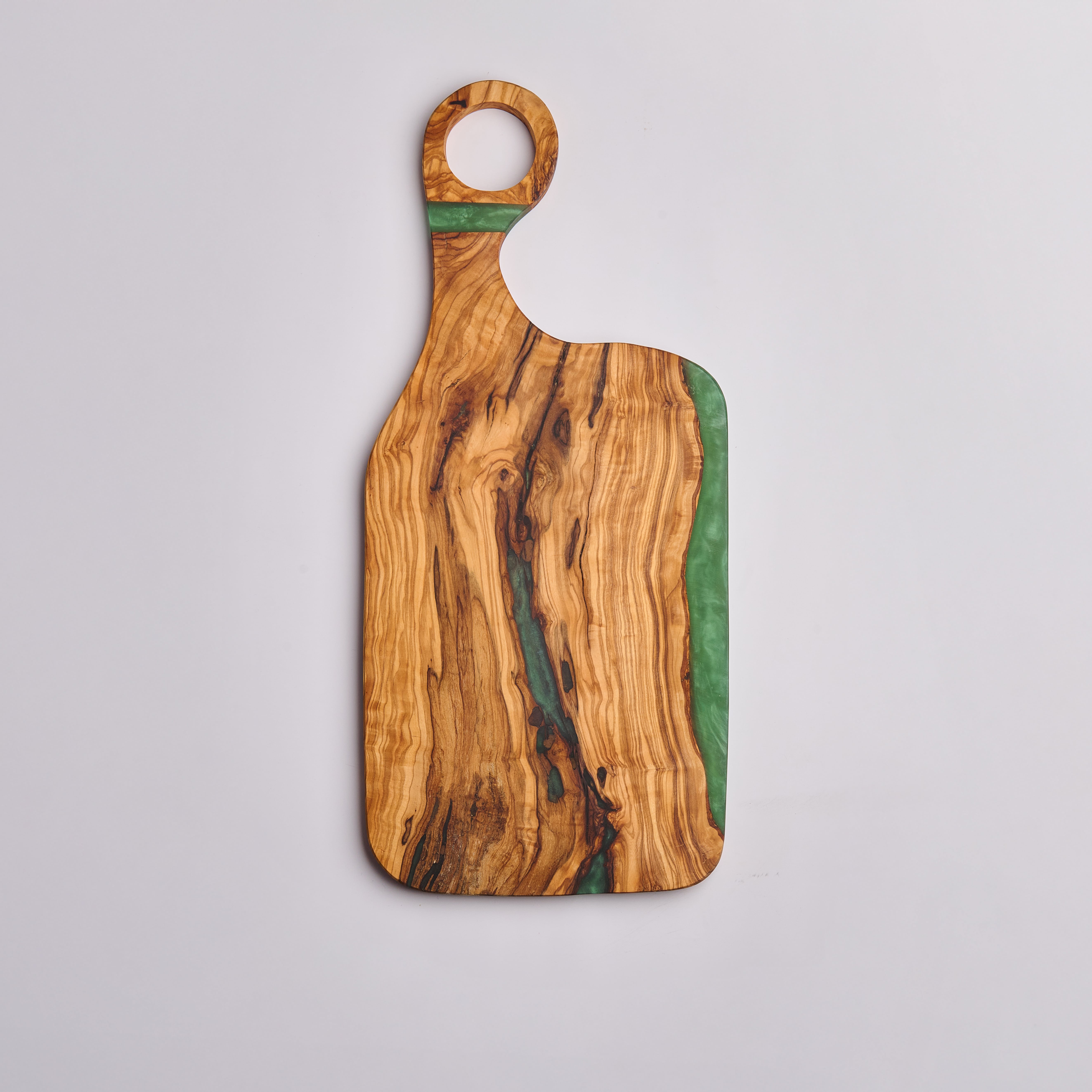 Olivenholzbrett mit Epoxidharz und Lochgriff Grün -  50x22