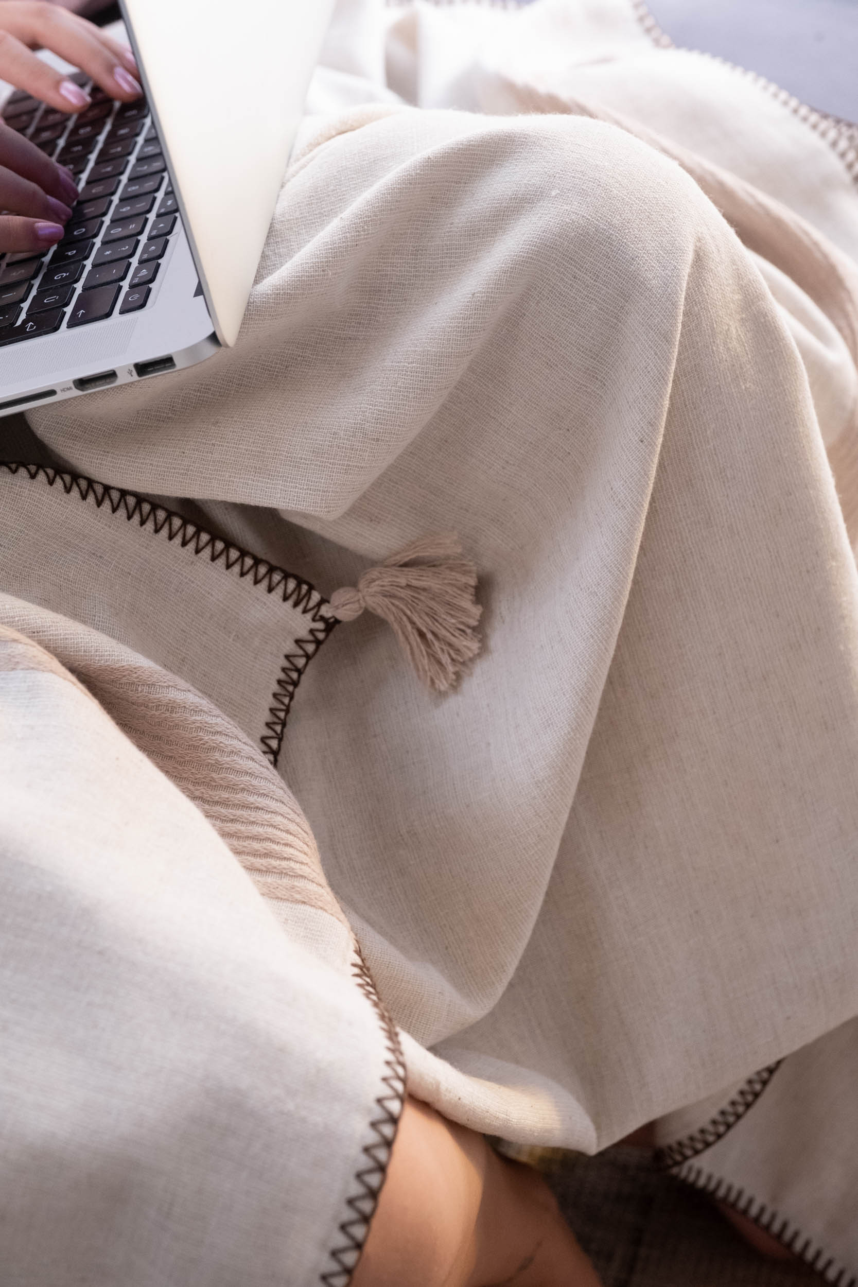 07-2022-Beige-Line-09 Tagesdecke ETHNO