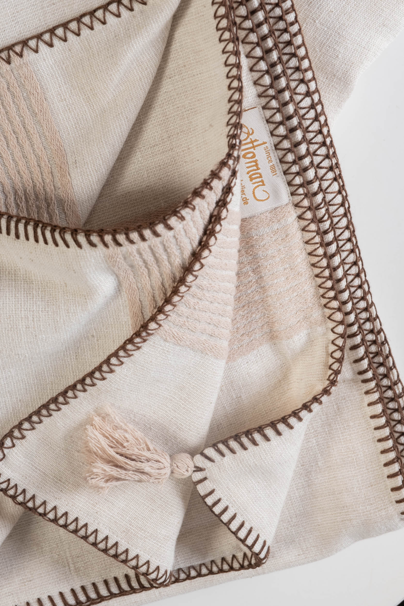 07-2022-Beige-Line-03 Tagesdecke ETHNO