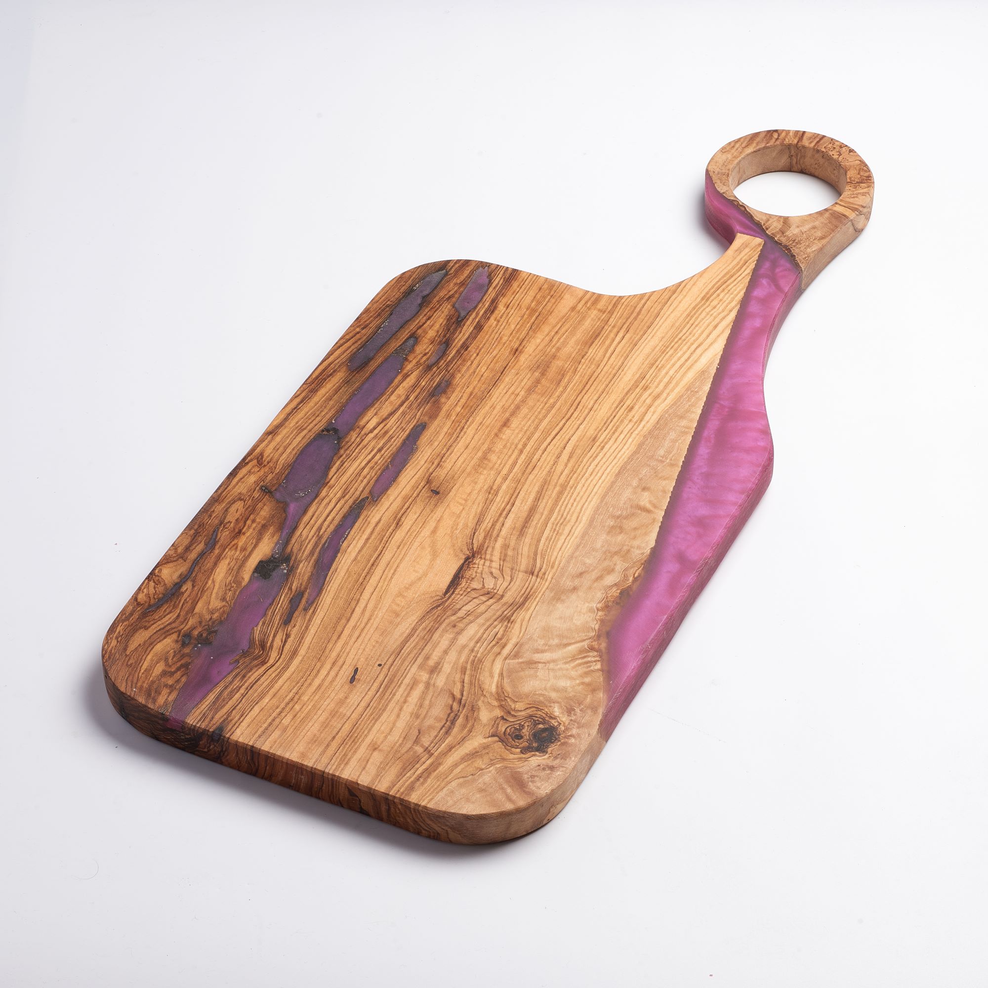 Olivenholzbrett mit Epoxidharz und Lochgriff - 50 x 22 cm Olivenholzbrett mit Epoxidharz und Lochgriff - 50 x 22 cm